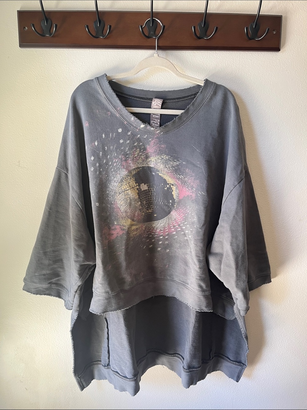 Magnolia Pearl 🪩💕 Francis Hi Lo Washed Gray Disco Sweatshirt Top OSFM - Picture 7 of 10